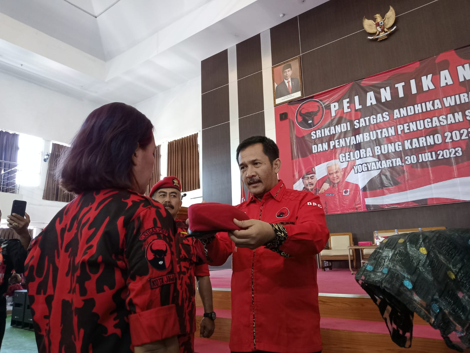 Ketua DPC PDIP Yogyakarta Eko Suwanto Lantik Srikandi Satgas PDI Perjuangan, Siap Menangkan Ganjar Pranowo dalam Pilpres 2024