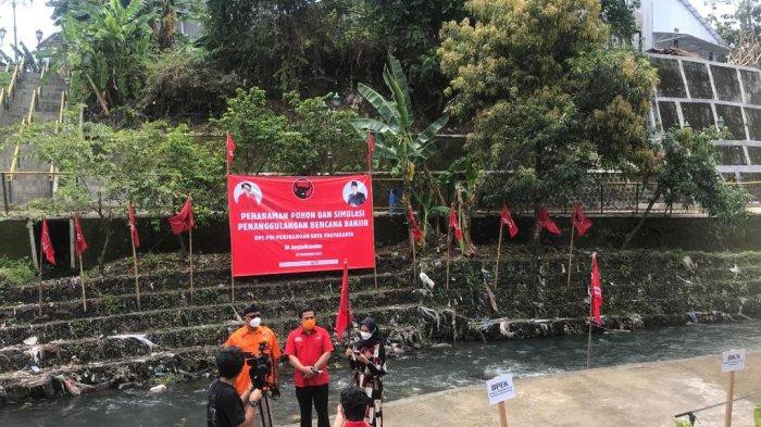 Pelantikan Badan-Badan Partai, Penanaman Pohon dan Simulasi Penanggulangan Bencana Banjir PDIP Jogja