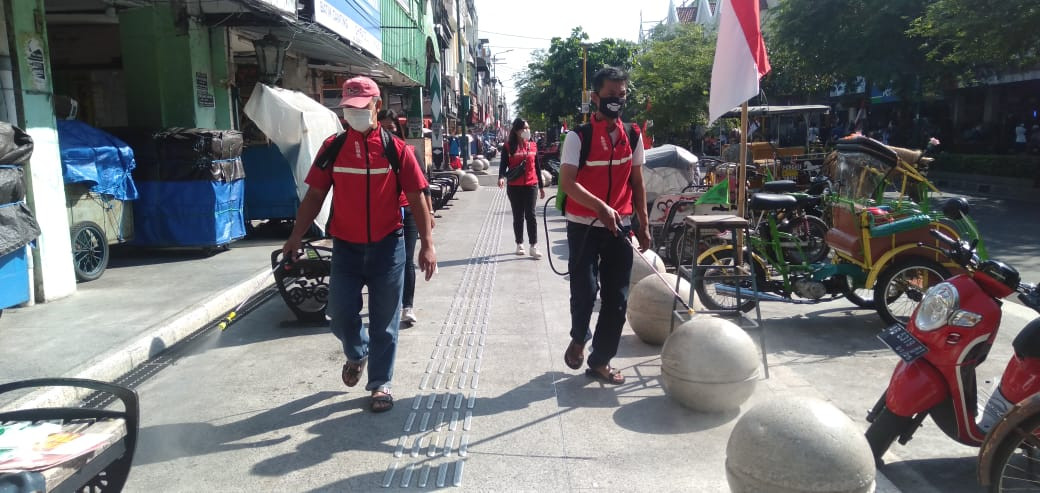 AKSI PEDULI PENYEMPROTAN DAN MASKER PDIP