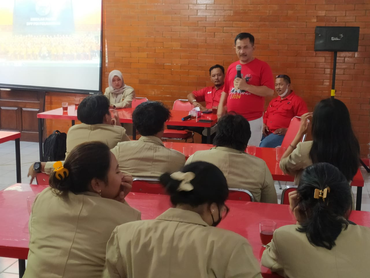 Mahasiswa & Dosen UGM Kunjungi DPC PDIP Kota Jogja, Ada Apa?